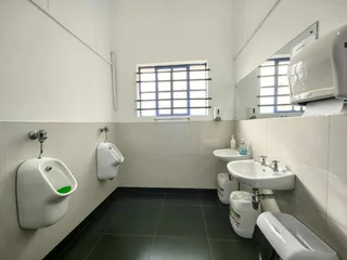 945m² Industrial Space To Let in Observatory