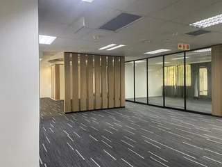 752 sqm Office To Let in Bryanston