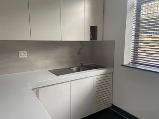 752 sqm Office To Let in Bryanston