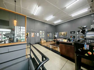 945m² Industrial Space To Let in Observatory