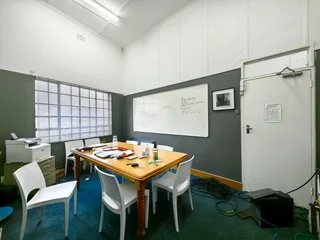 945m² Industrial Space To Let in Observatory