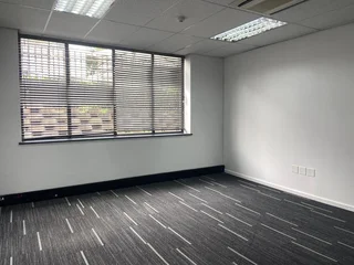 752 sqm Office To Let in Bryanston