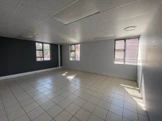 391 sqm Office To Let in Fourways