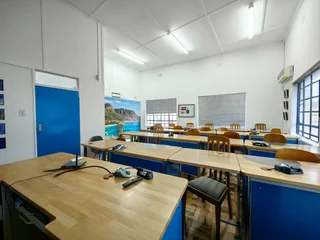 945m² Industrial Space To Let in Observatory