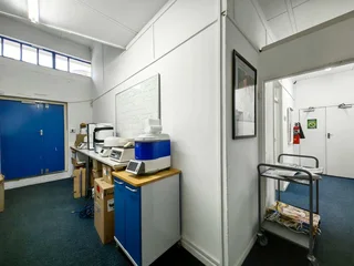 945m² Industrial Space To Let in Observatory