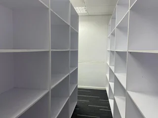 752 sqm Office To Let in Bryanston