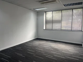 752 sqm Office To Let in Bryanston