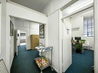 945m² Industrial Space To Let in Observatory