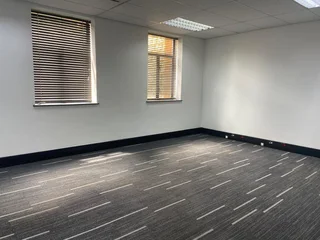 752 sqm Office To Let in Bryanston