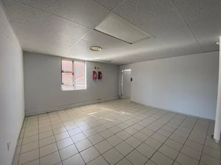 391 sqm Office To Let in Fourways