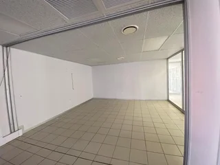 391 sqm Office To Let in Fourways