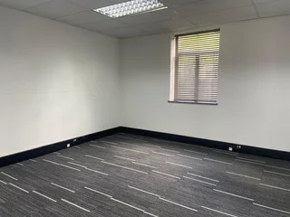 752 sqm Office To Let in Bryanston