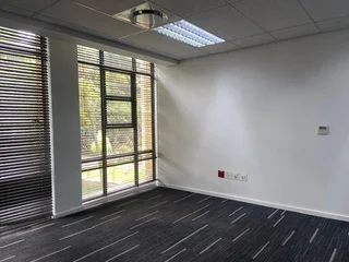 752 sqm Office To Let in Bryanston