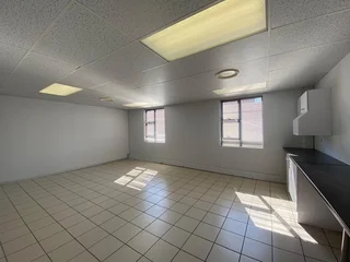 391 sqm Office To Let in Fourways