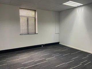 752 sqm Office To Let in Bryanston