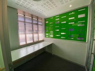 1090 sqm Office To Let in Bryanston