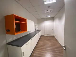 1090 sqm Office To Let in Bryanston