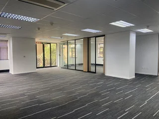 752 sqm Office To Let in Bryanston
