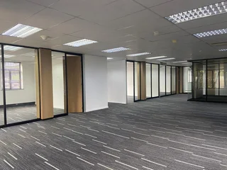 752 sqm Office To Let in Bryanston