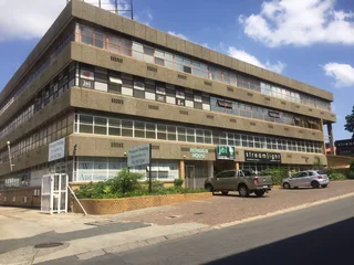 255m² Office To Rent, Wynberg