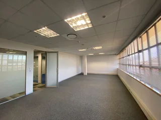 1090 sqm Office To Let in Bryanston