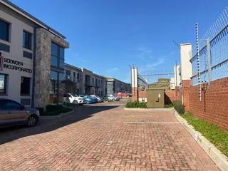220 sqm Office To Let in Fourways