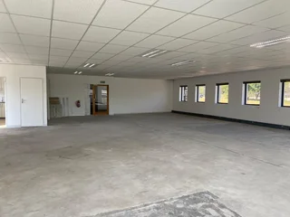 220 sqm Office To Let in Fourways