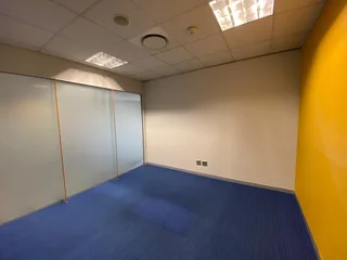 1090 sqm Office To Let in Bryanston