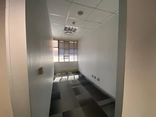 1090 sqm Office To Let in Bryanston