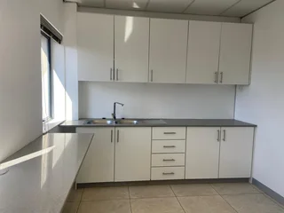 220 sqm Office To Let in Fourways