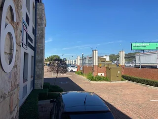 220 sqm Office To Let in Fourways