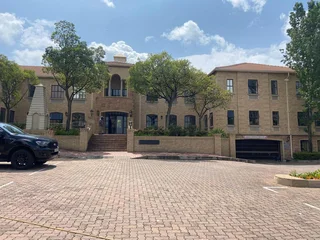 315 sqm Office To Let in Bryanston