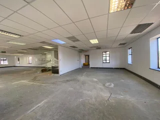 131 sqm Office To Let in Fourways