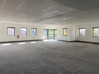 220 sqm Office To Let in Fourways