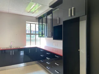 315 sqm Office To Let in Bryanston