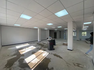 322 sqm Office To Let in Bryanston