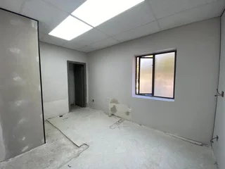 322 sqm Office To Let in Bryanston