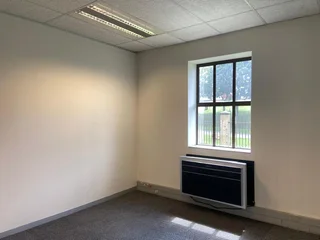 315 sqm Office To Let in Bryanston