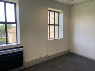 315 sqm Office To Let in Bryanston