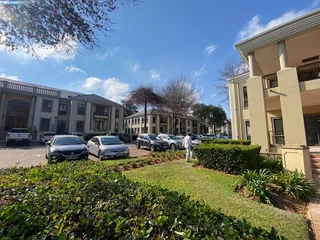 322 sqm Office To Let in Bryanston
