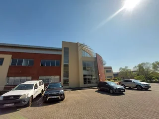 230 sqm Office to Let in Bedfordview