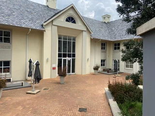 690 sqm Office To Let in Bryanston