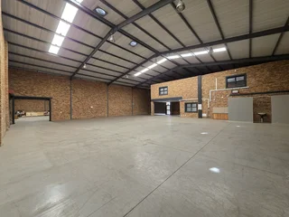 Warehouse To Let in Brentwood Business Park, Brentwood Park.