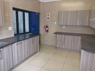 727m² Office to rent Woodmead