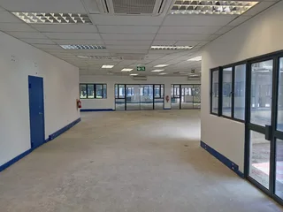727m² Office to rent Woodmead