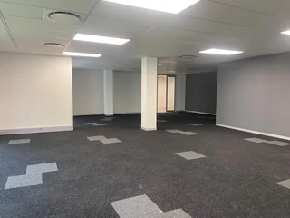 186 sqm Office To Let in Bryanston
