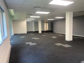 186 sqm Office To Let in Bryanston