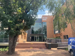 186 sqm Office To Let in Bryanston