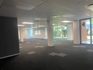 186 sqm Office To Let in Bryanston