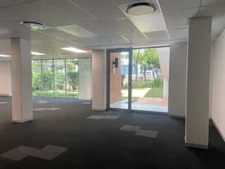 186 sqm Office To Let in Bryanston
